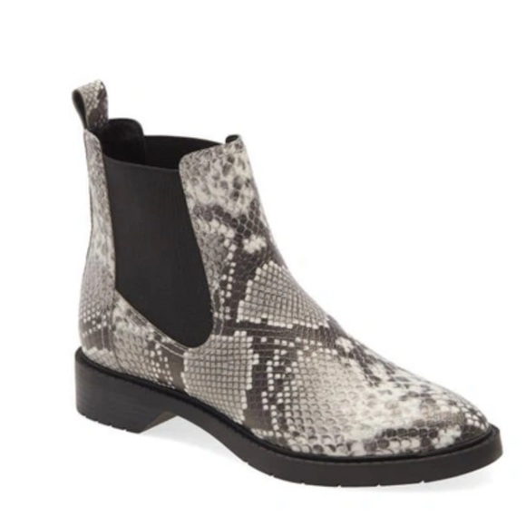 Women’s Treasure & Bond Gabriela Chelsea Black & Grey Snake Print Boots 8.5 US! - Picture 1 of 10